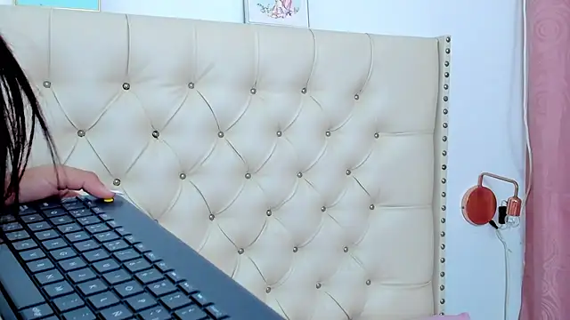 Snapshot of Kim_Eli chatting on 12.29.24 Kim Eli online show from 12.29.24