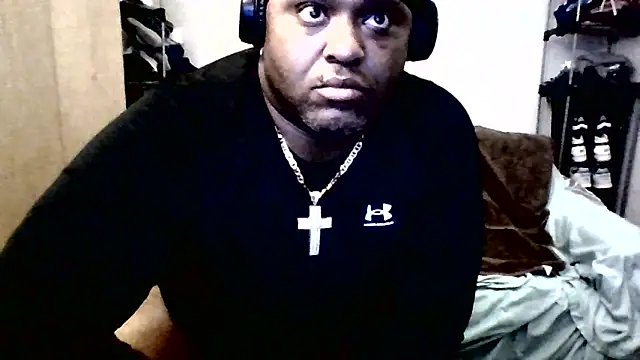 Snapshot of theythick chatting on 05.10.26 theythick online show from 05.10.26