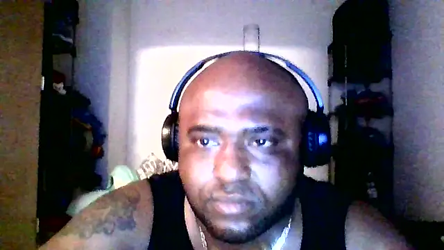 Snapshot of theythick chatting on 05.18.26 theythick online show from 05.18.26