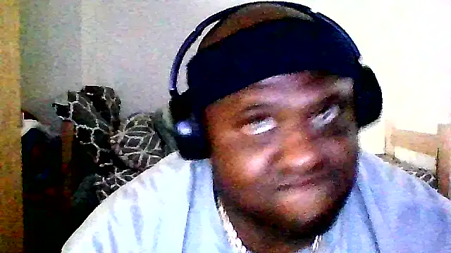 Snapshot of theythick chatting on 07.25.26 theythick online show from 07.25.26