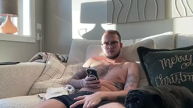 Snapshot of thehornyguy97 chatting on 12.04.24 thehornyguy97 online show from 12.04.24