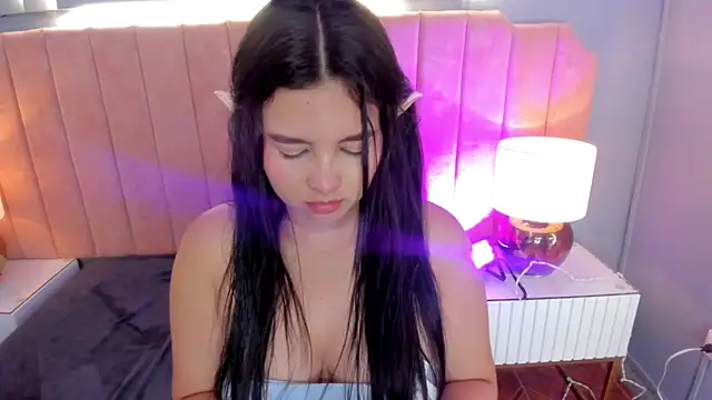 Snapshot of alys_baker chatting on 10.31.25 alys baker online show from 10.31.25