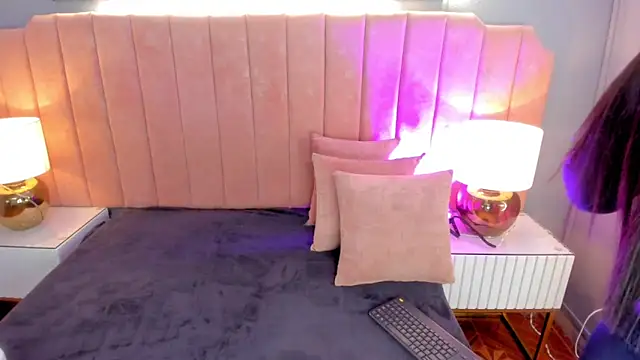 Snapshot of alys_baker chatting on 11.02.25 alys baker online show from 11.02.25