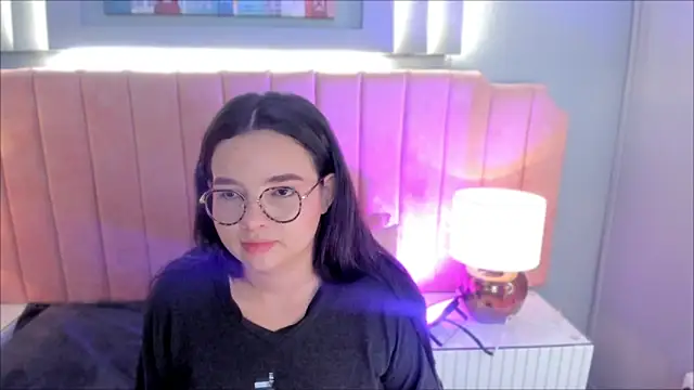 Snapshot of alys_baker chatting on 11.06.25 alys baker online show from 11.06.25