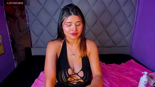 venusowen  online show from 02.28.25