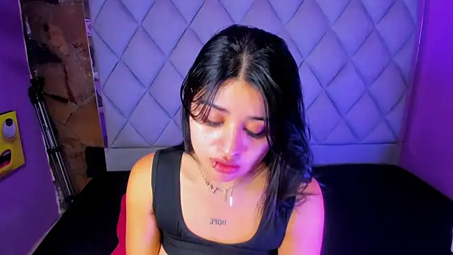 venusowen  online show from 09.26.25