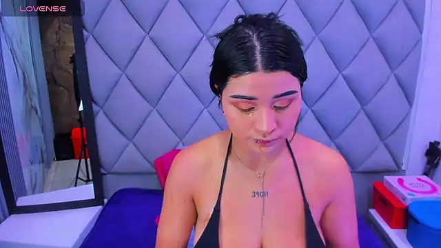 venusowen  online show from 11.13.25