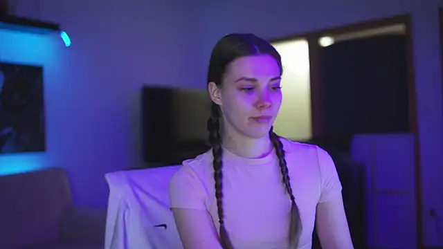 StephanieNeeson online show from 02.26.25