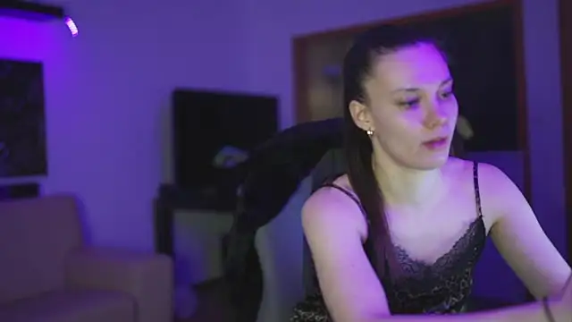 StephanieNeeson online show from 02.28.25