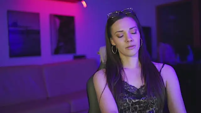 StephanieNeeson online show from 03.21.25