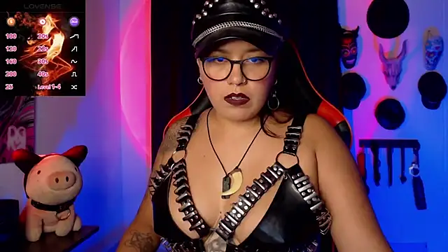 Snapshot of LilithSharon chatting on 10.21.25 LilithSharon online show from 10.21.25