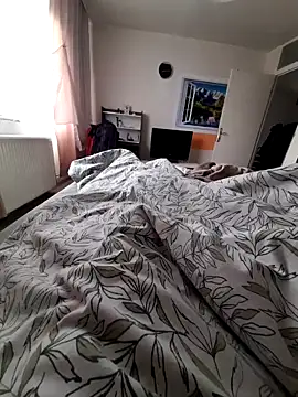 Snapshot of NATURALS2023 chatting on 02.22.25 NATURALS2023 online show from 02.22.25