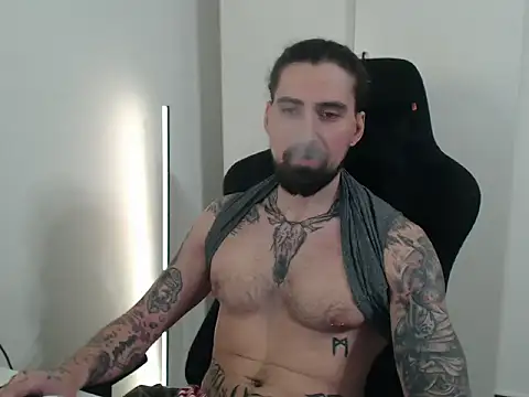 Snapshot of MateoHunk chatting on 05.14.26 MateoHunk online show from 05.14.26
