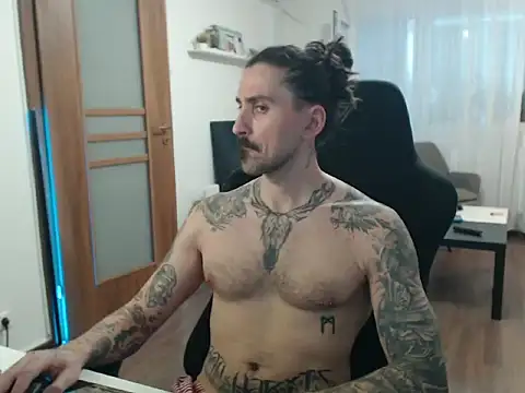 Snapshot of MateoHunk chatting on 06.10.26 MateoHunk online show from 06.10.26