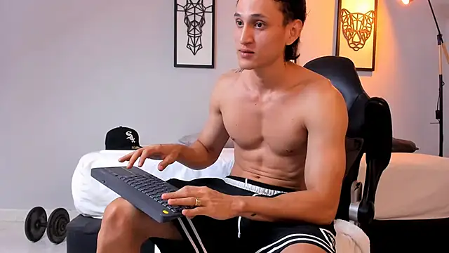 connor twink online show from 03.08.25