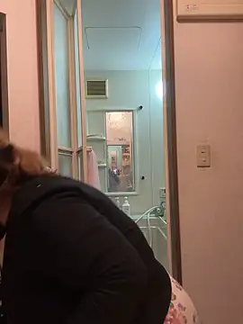 Snapshot of SAKU-RA-chan chatting on 12.19.25 SAKU-RA-chan online show from 12.19.25