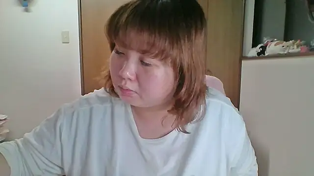 Snapshot of SAKU-RA-chan chatting on 02.06.26 SAKU-RA-chan online show from 02.06.26