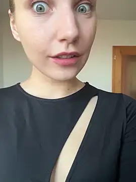 Snapshot of Sofia_Poly chatting on 02.22.25 Sofia Poly online show from 02.22.25