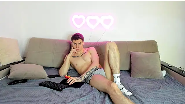 Snapshot of Ian_Connery chatting on 02.05.25 Ian Connery online show from 02.05.25