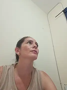 Snapshot of Hanny_24 chatting on 02.05.26 Hanny 24 online show from 02.05.26