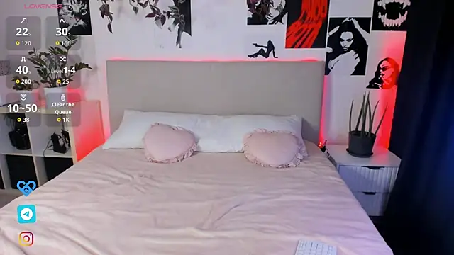 Lisa Moones online show from 10.09.25