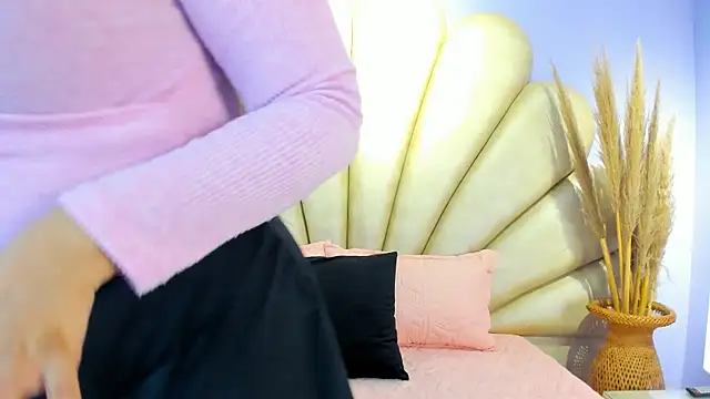 Isis Osman online show from 04.21.26