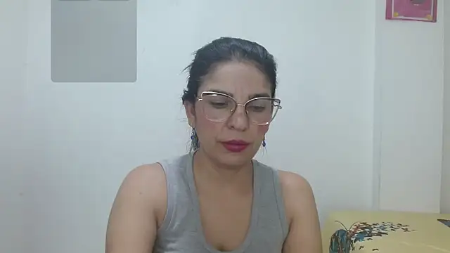 anybellucci43 online show from 12.12.24