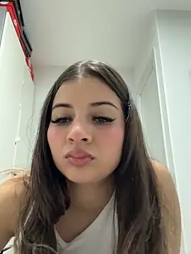 Snapshot of AnitaKariri chatting on 02.14.25 AnitaKariri online show from 02.14.25