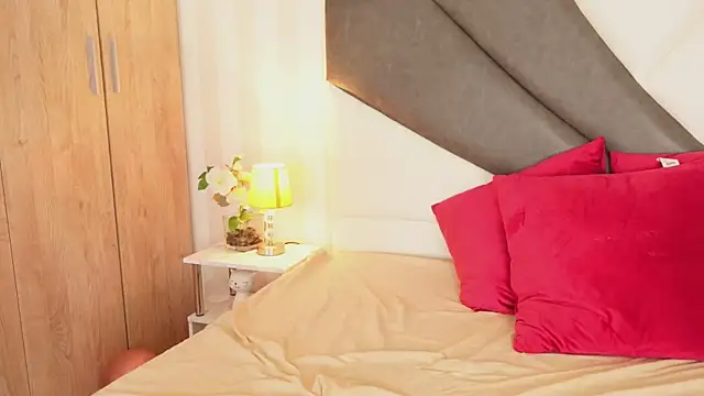 Snapshot of AnitaKariri chatting on 02.18.25 AnitaKariri online show from 02.18.25