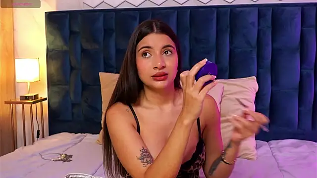 Snapshot of AnitaKariri chatting on 10.20.25 AnitaKariri online show from 10.20.25