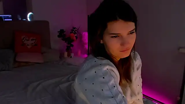 Laura Leee online show from 12.15.24