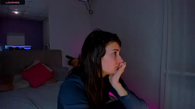 Laura Leee online show from 12.18.24