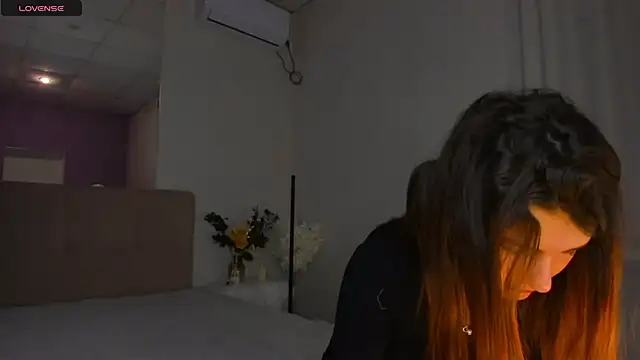 Laura Leee online show from 12.22.24