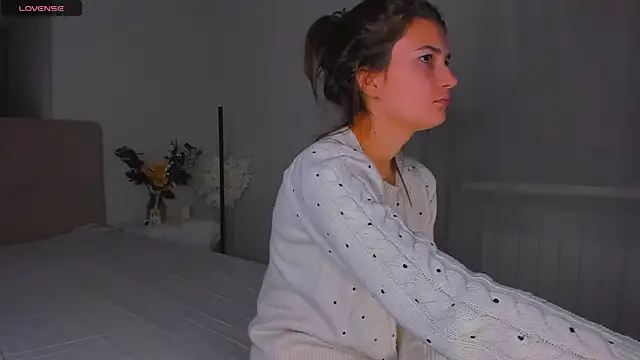 Laura Leee online show from 12.23.24