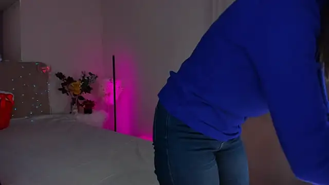 Laura Leee online show from 12.26.24