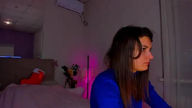 Laura Leee online show from 01.04.25