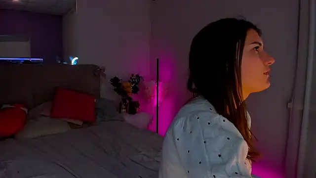 Laura Leee online show from 01.06.25