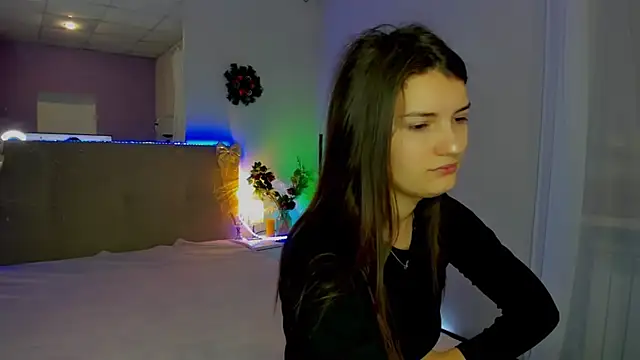 Laura Leee online show from 12.17.25