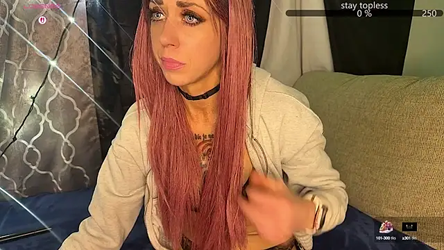 Snapshot of VeronicaRonnieTaylor chatting on 10.09.25 VeronicaRonnieTaylor online show from 10.09.25