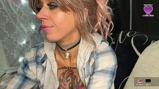 Snapshot of VeronicaRonnieTaylor chatting on 10.29.25 VeronicaRonnieTaylor online show from 10.29.25