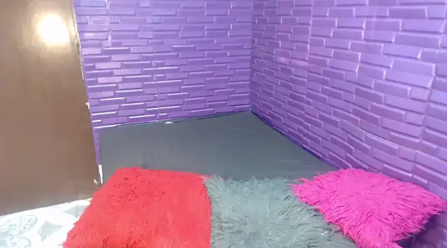 Snapshot of ShanayaKops chatting on 12.29.24 ShanayaKops online show from 12.29.24