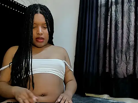 Snapshot of ShanayaKops chatting on 10.27.25 ShanayaKops online show from 10.27.25