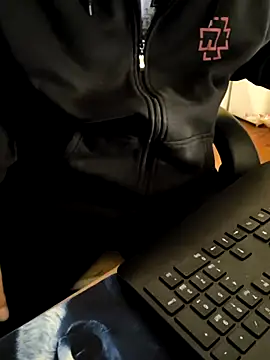 Snapshot of OdinWolf1990 chatting on 10.03.25 OdinWolf1990 online show from 10.03.25