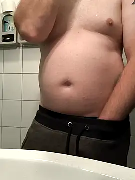 Snapshot of OdinWolf1990 chatting on 10.18.25 OdinWolf1990 online show from 10.18.25