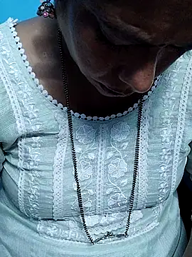 Snapshot of Urmila_bhabhii chatting on 09.26.25 Urmila bhabhii online show from 09.26.25