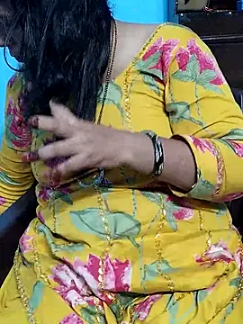 Snapshot of Urmila_bhabhii chatting on 09.29.25 Urmila bhabhii online show from 09.29.25