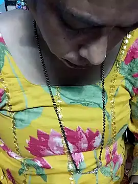 Snapshot of Urmila_bhabhii chatting on 10.09.25 Urmila bhabhii online show from 10.09.25