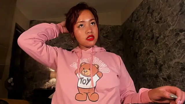 Estrella05  online show from 12.27.24