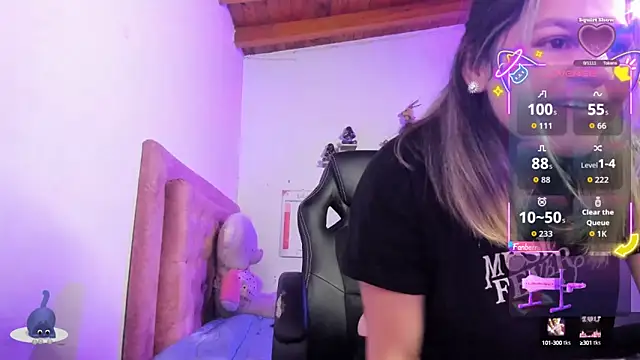 Snapshot of Sabrina_Hall_ chatting on 10.13.25 Sabrina Hall online show from 10.13.25