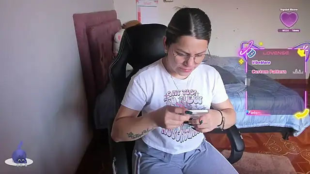 Snapshot of Sabrina_Hall_ chatting on 10.15.25 Sabrina Hall online show from 10.15.25